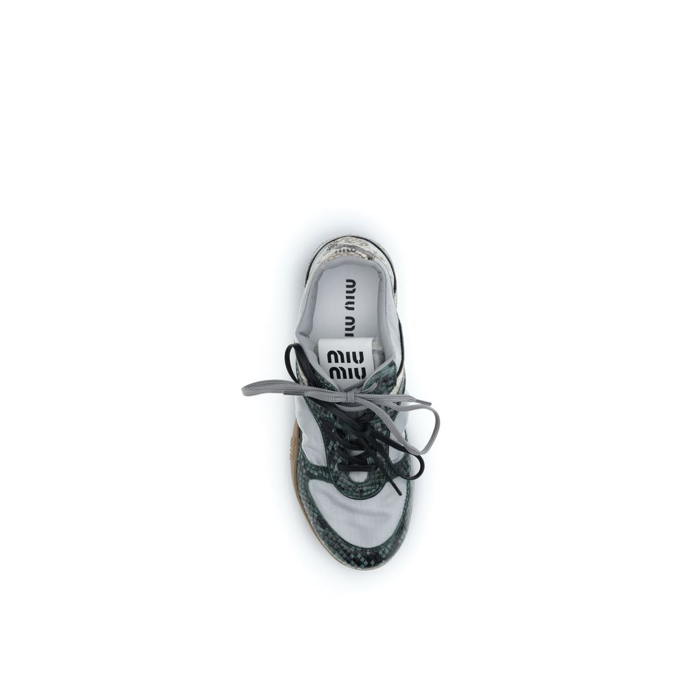 Miu Miu Sneaker aus Leder in Grau