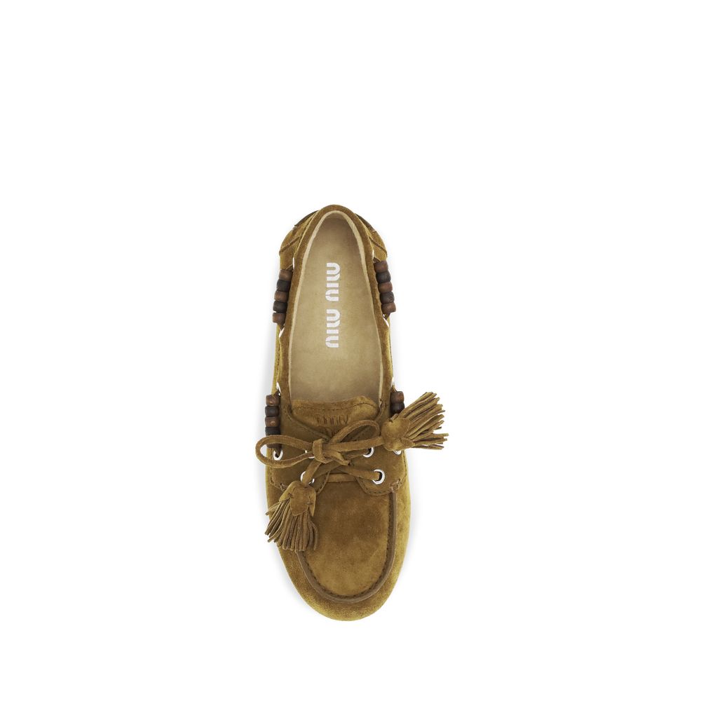 Miu Miu Loafer aus Wildleder in Beige