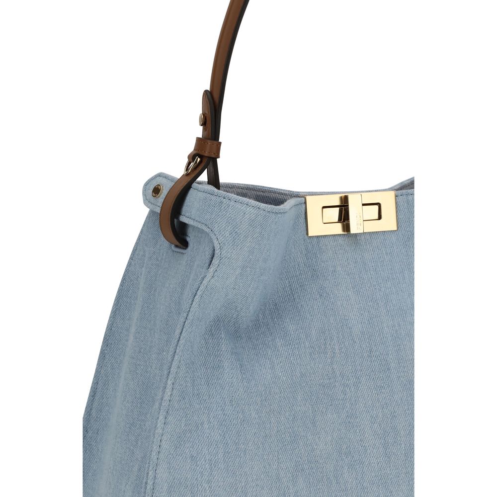 Fendi Schultertasche aus Wildleder in Blau