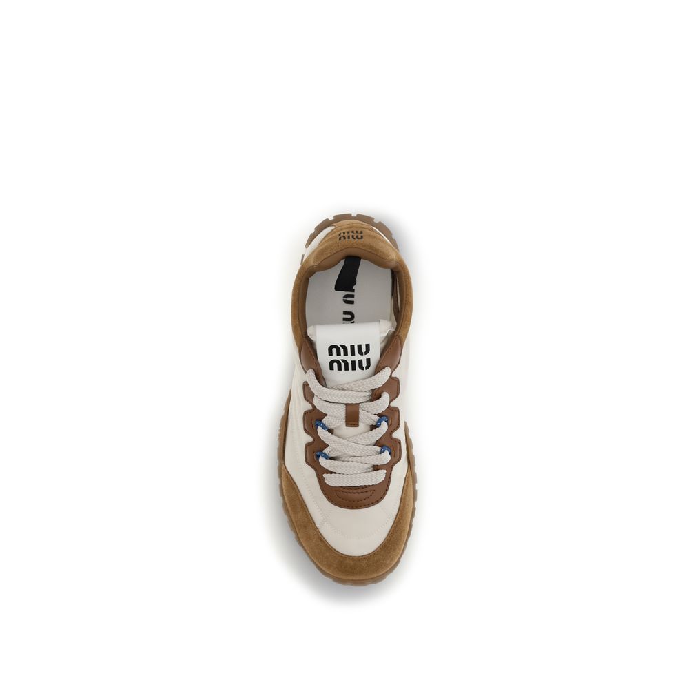 Miu Miu Sneaker aus Wildleder in Beige
