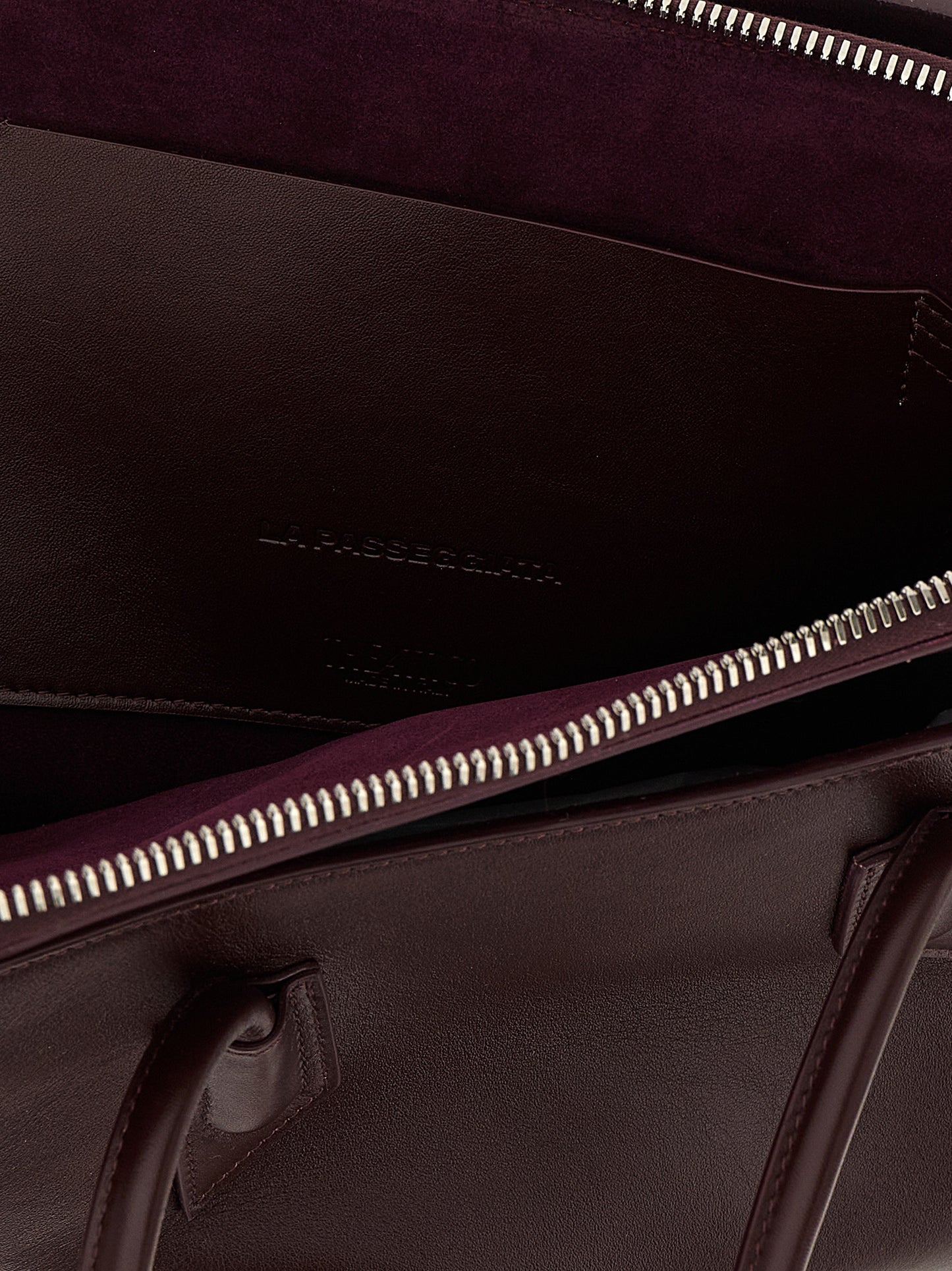 The Attico Schultertasche aus violettem Kalbsleder