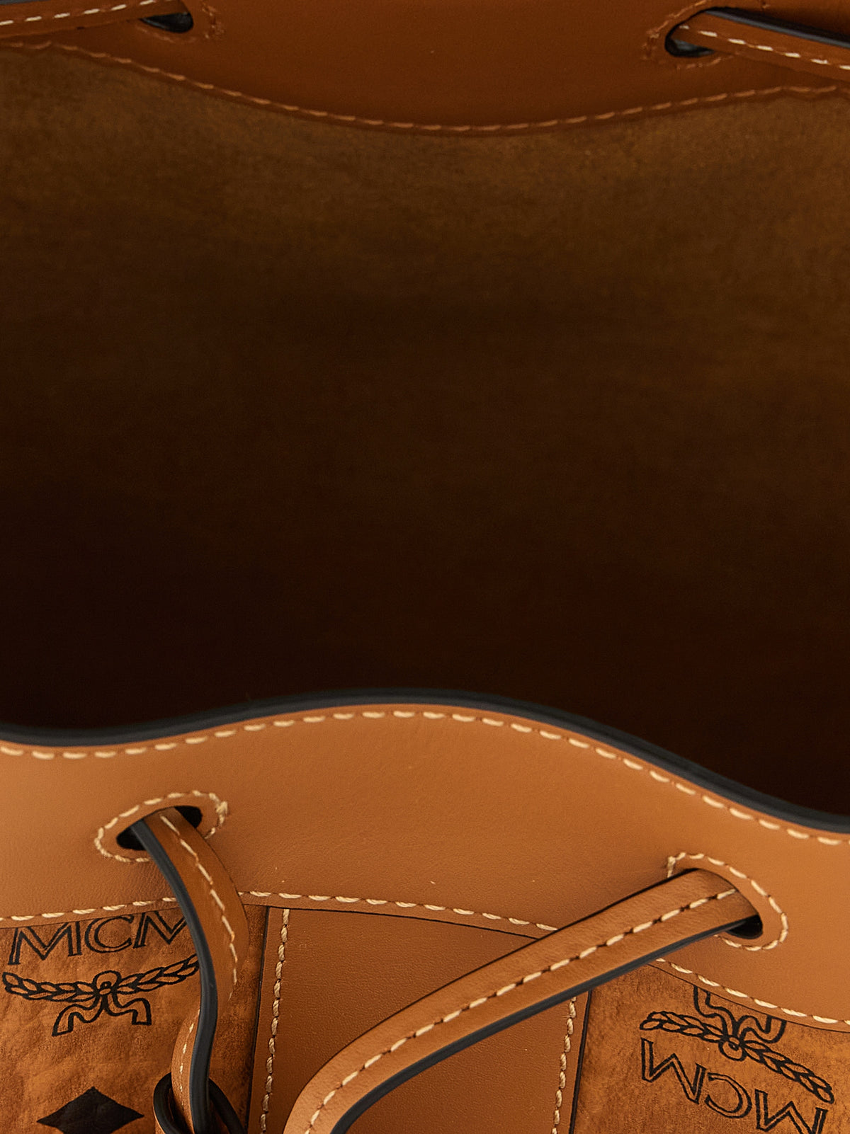 MCM borsa a spalla in marronem Polyethylen