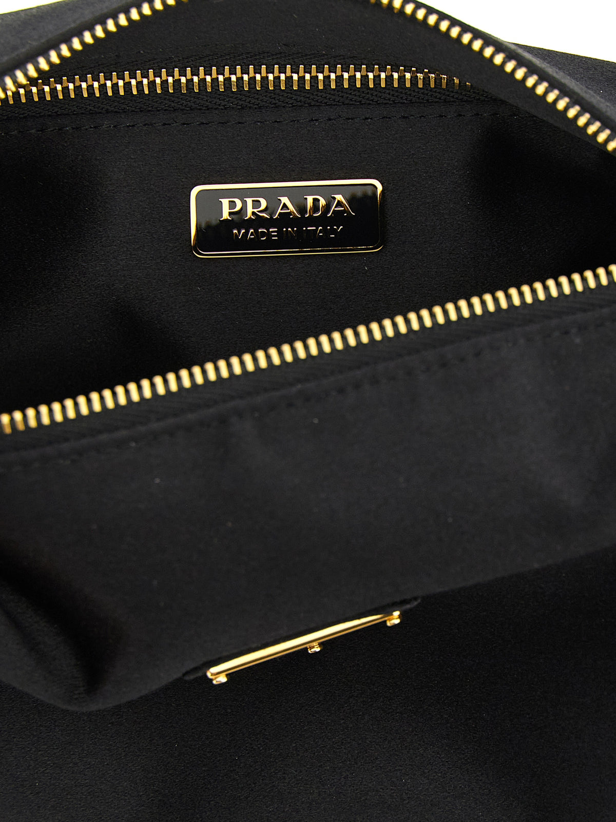 Borsa a tracolla Prada nera in viscosa