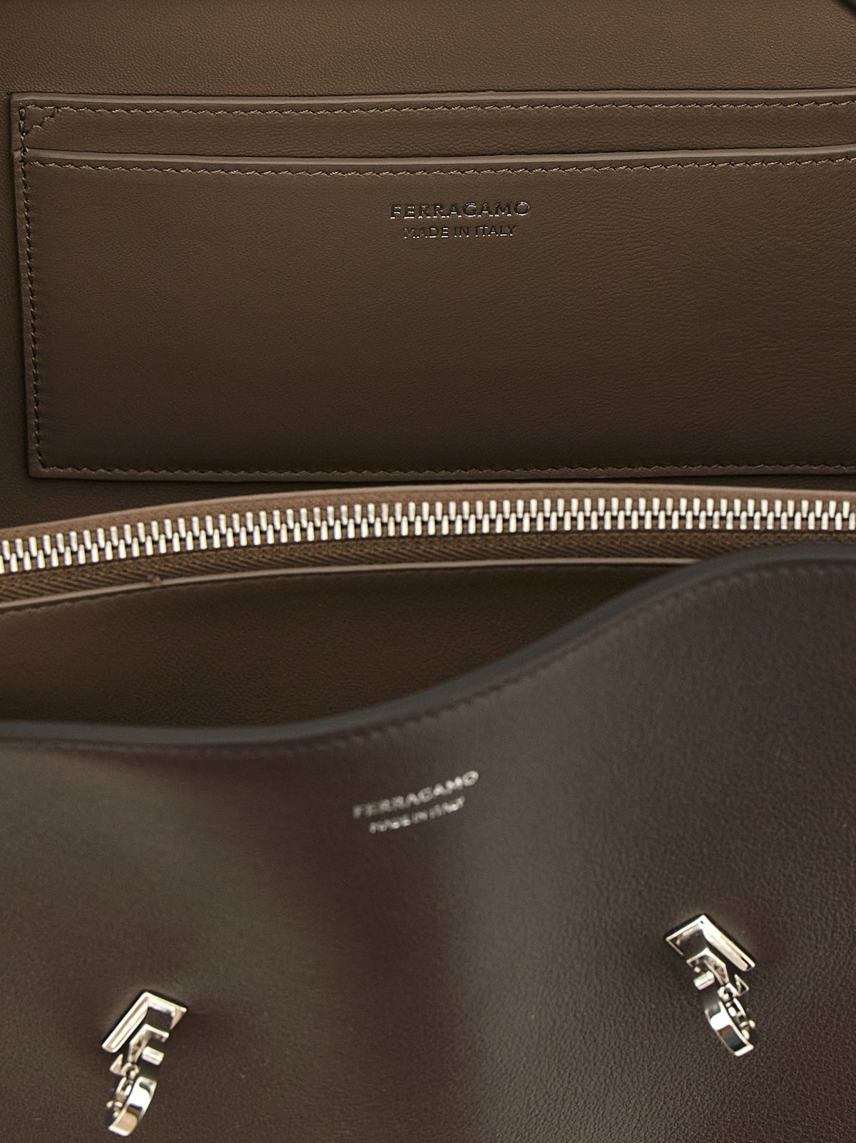 Borsa a tracolla da donna Ferragamo in pelle di vitello marrone