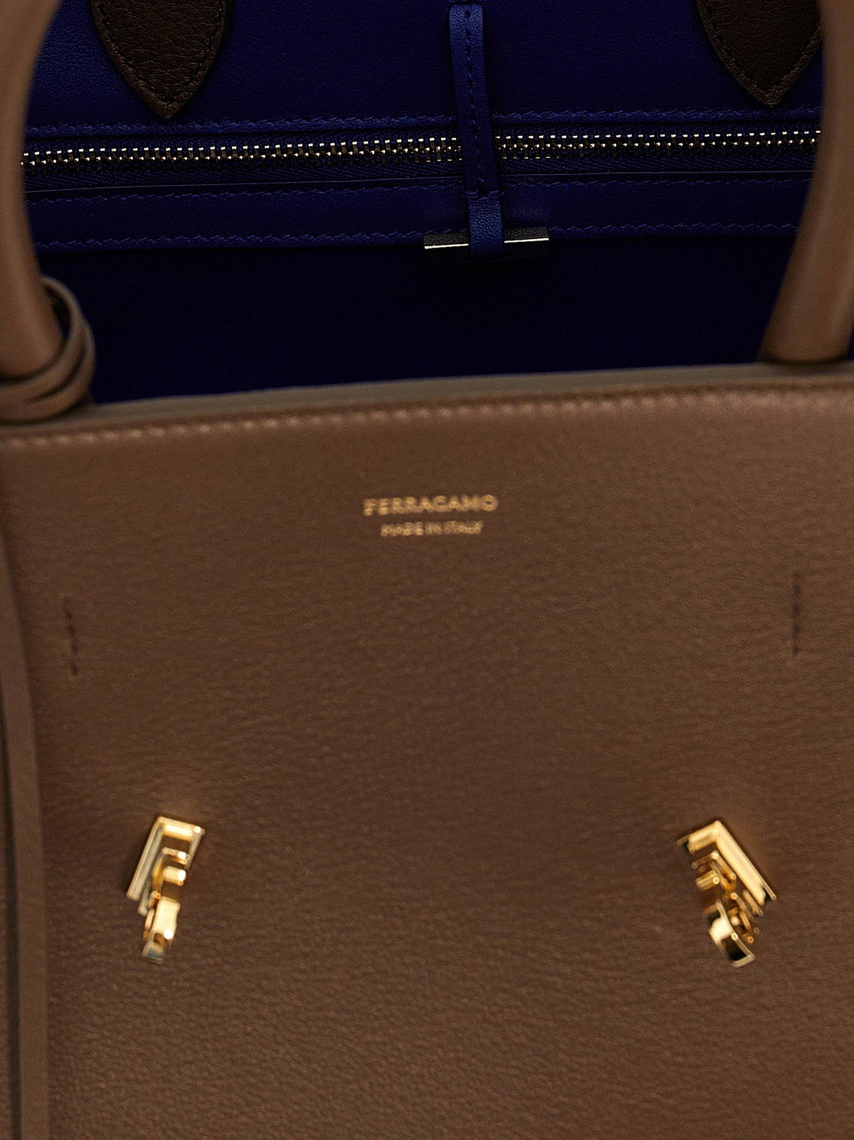Ferragamo Handtasche aus Leder in Braun