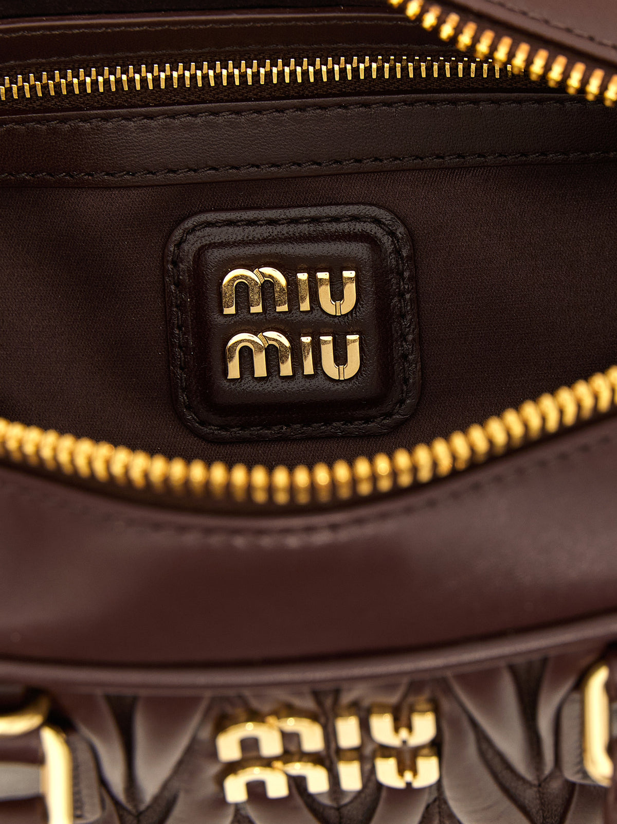 Miu Miu Handtasche aus Leder in Braun