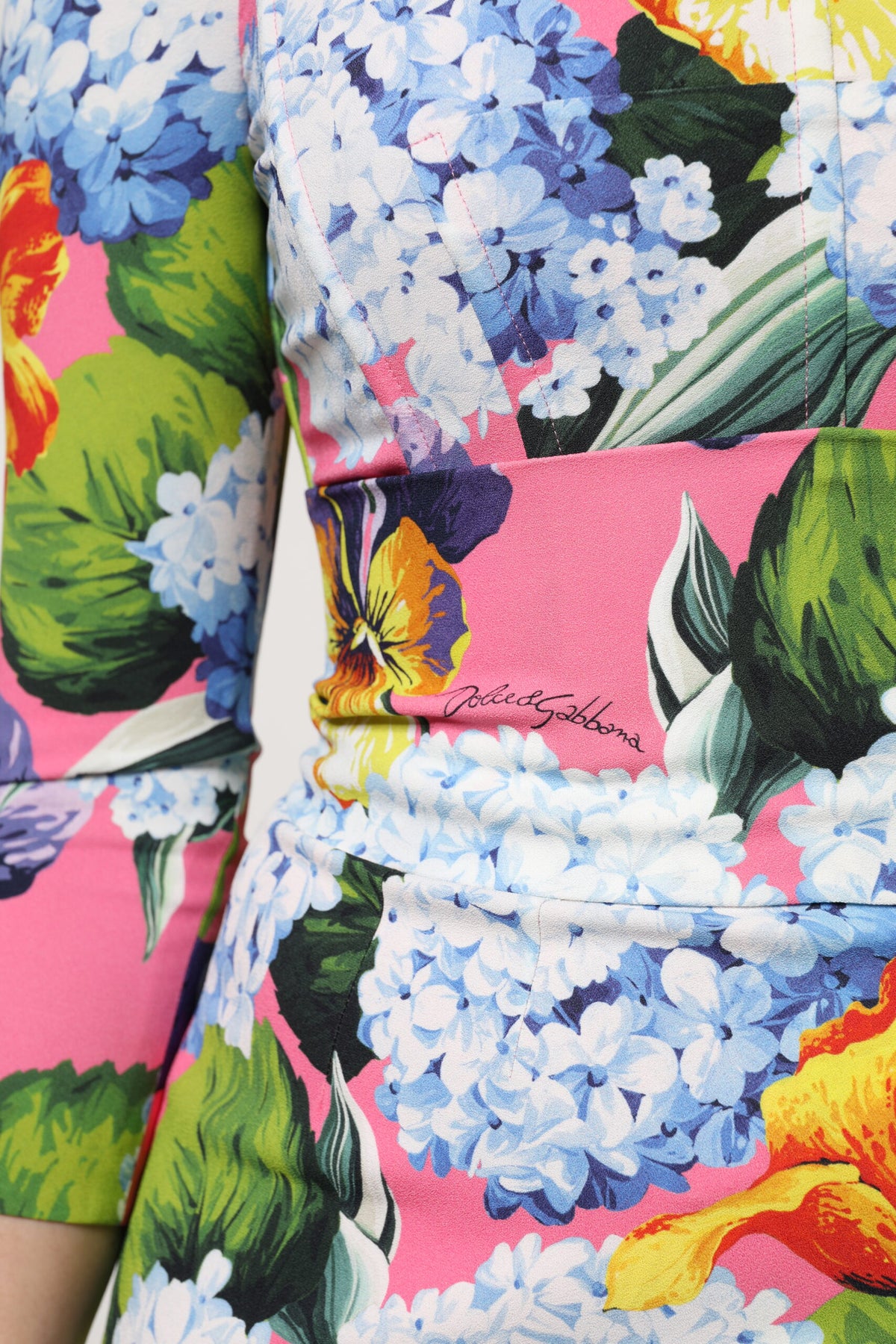 Dolce & Gabbana Mehrfarbiges Midi-Etuikleid mit Blumenprint