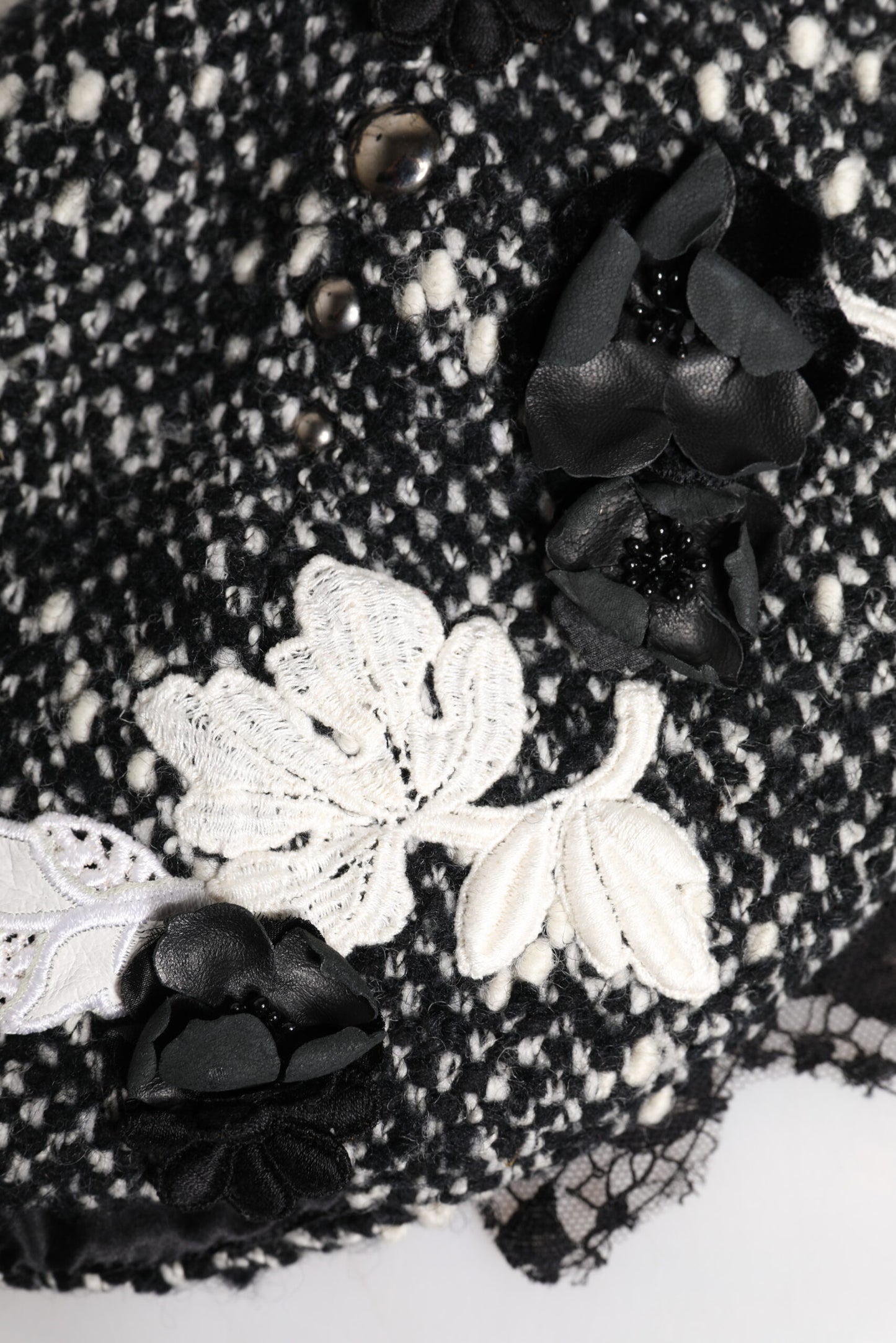 Dolce & Gabbana Cloche-Hut aus schwarzer Wolle mit weißer Blumenverzierung