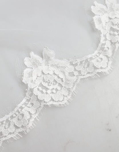 Dolce & Gabbana Schleier aus weißer floraler Spitze, Nylon, bodenlang, 3 m lang