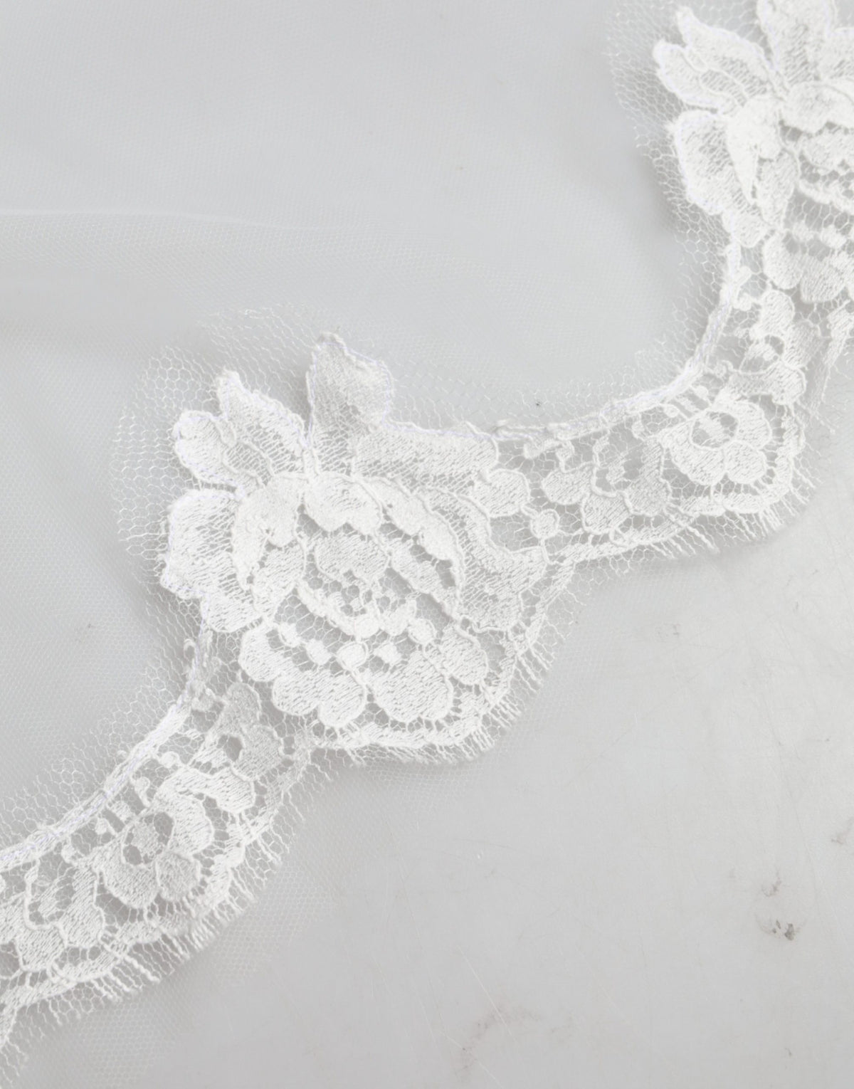 Dolce & Gabbana Weißer Kathedralenschleier aus floraler Spitze
