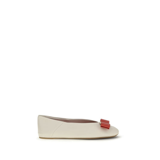 Ferragamo Weiße Ballerinas aus Kalbsleder Bos Taurus