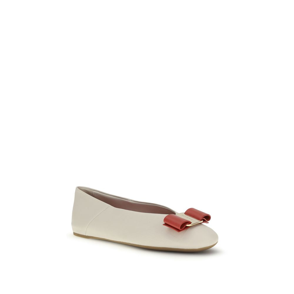 Ferragamo Weiße Kalbsleder Ballerinas Bos Taurus