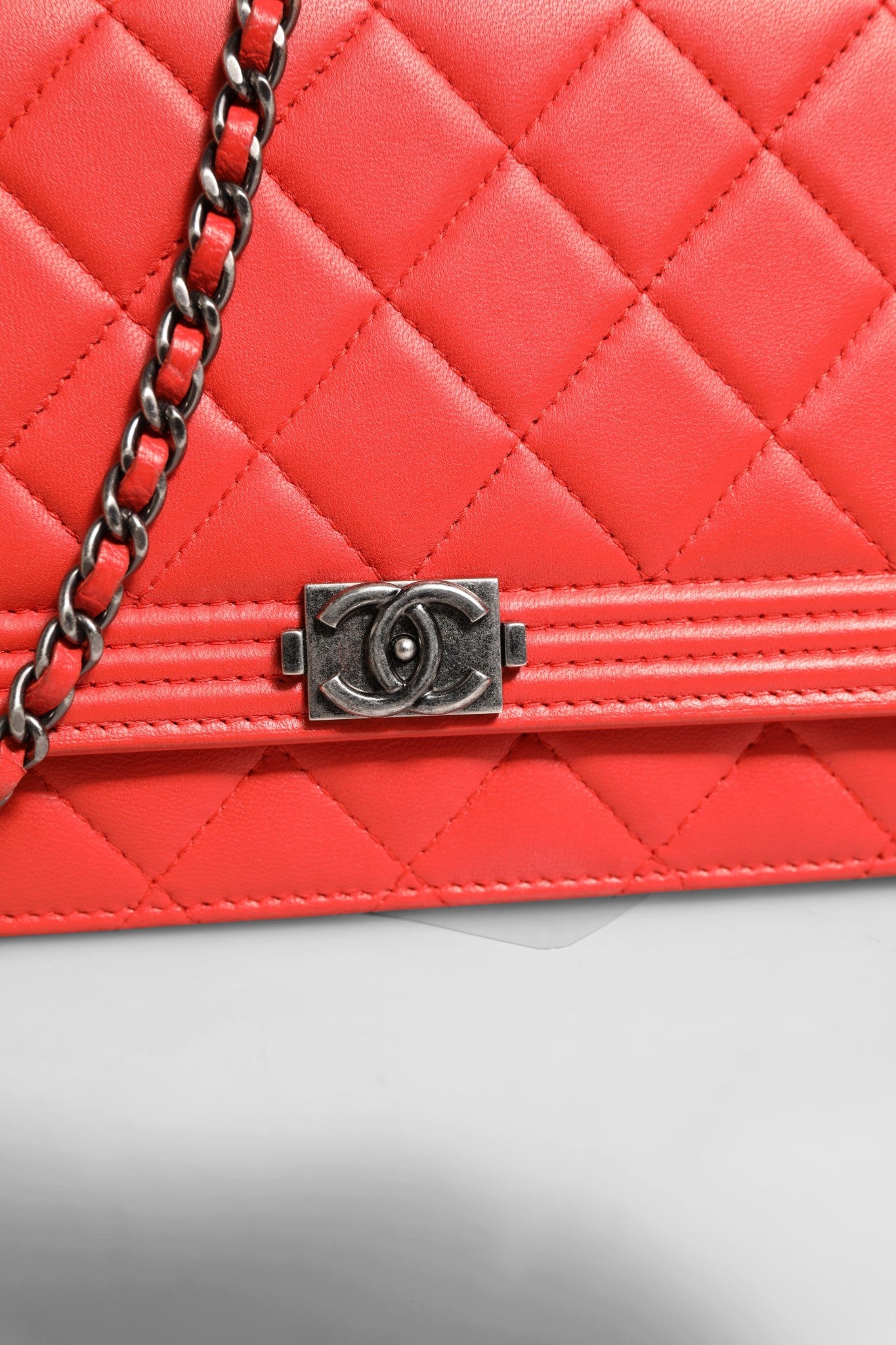 Chanel Boy Wallet on Chain Rotes Lammleder