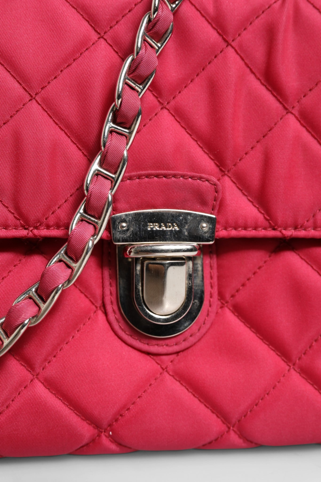 Prada Pink Quilted Tessuto Impuntu Nylon Umhängetasche mit Überschlag