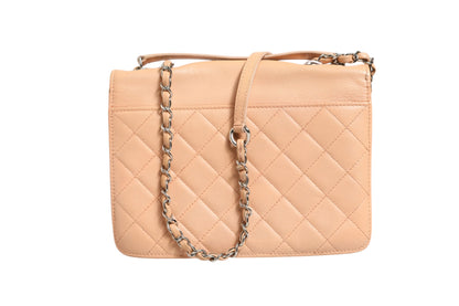Chanel Kleine CC Box Flap Bag aus gestepptem Ziegenleder
