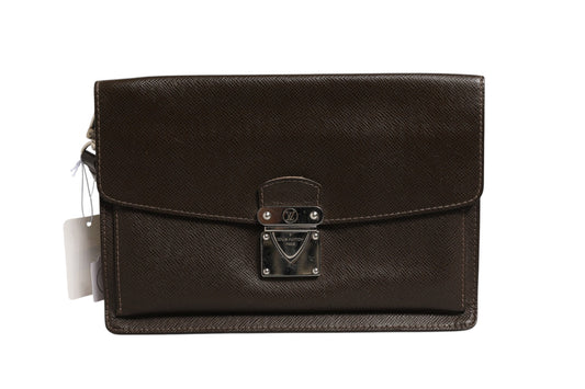 Louis Vuitton Belaia Clutch Taiga-Leder