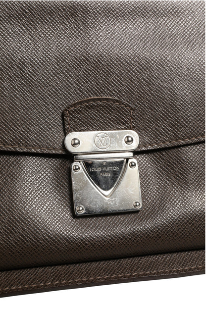 Louis Vuitton Belaia Clutch Taiga-Leder