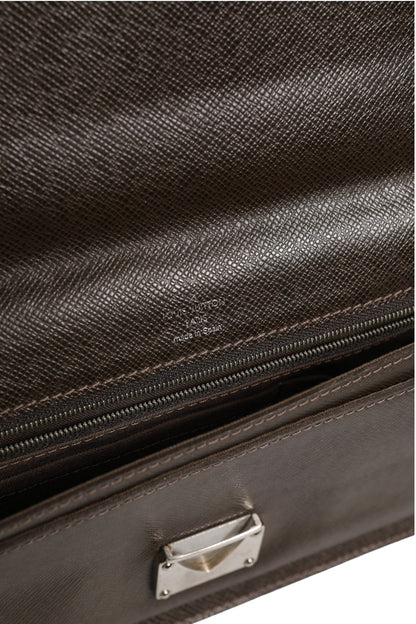 Louis Vuitton Belaia Clutch Taiga-Leder