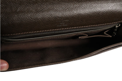 Louis Vuitton Belaia Clutch Taiga-Leder
