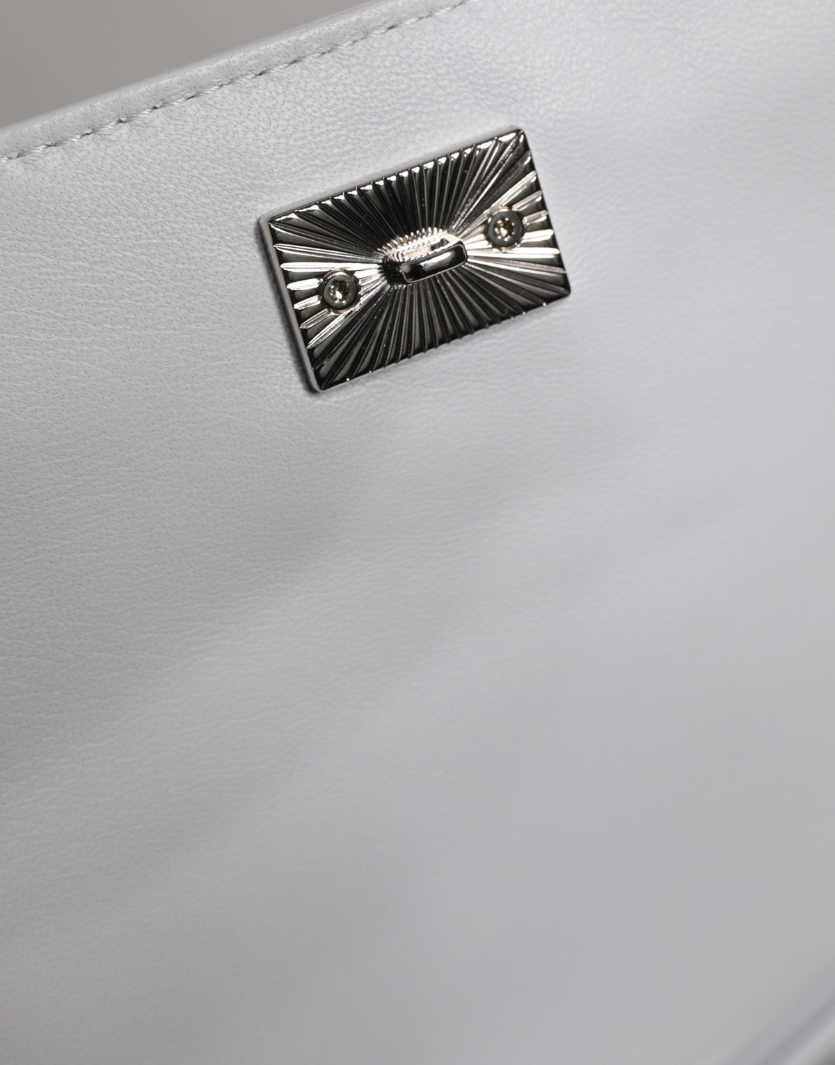 Dolce & Gabbana Weiße Umhängetasche mit Logo-Plakette