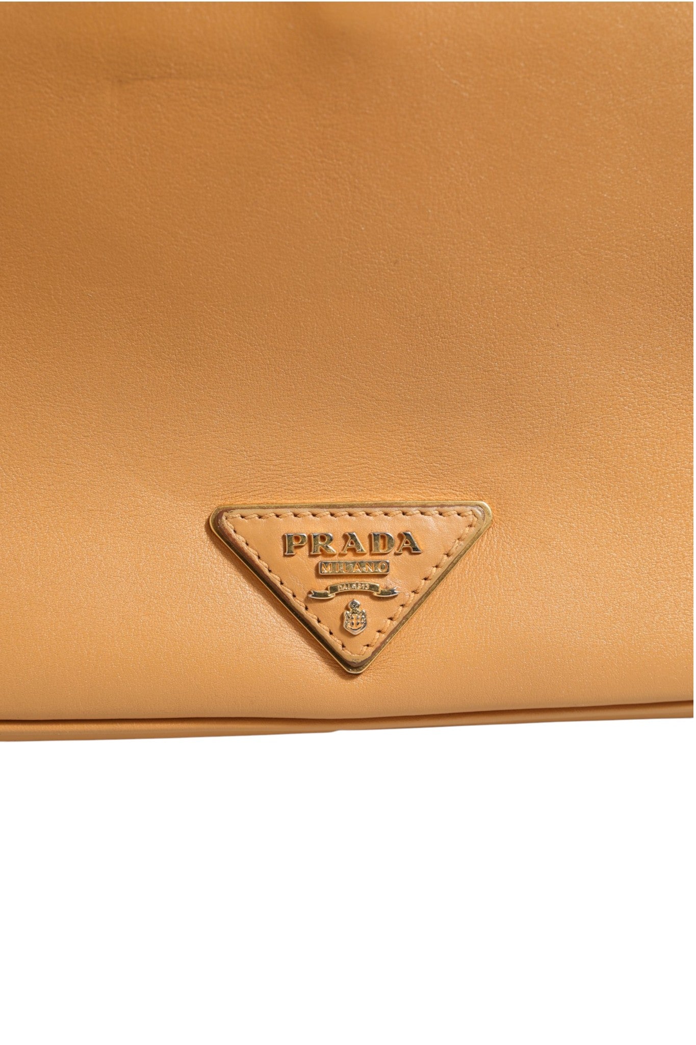 Prada Sidonie Schultertasche aus beigem genarbtem Leder