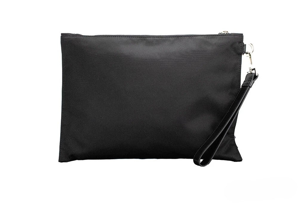 Versace Große schwarze Nylon-Pochette mit Medusa-Motiv, als Clutch und Handgelenktasche tragbar