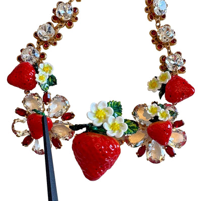 Dolce & Gabbana Halskette mit FRUIT-Anhängern aus goldfarbenem Messing, Blumen und Kristall-Logo