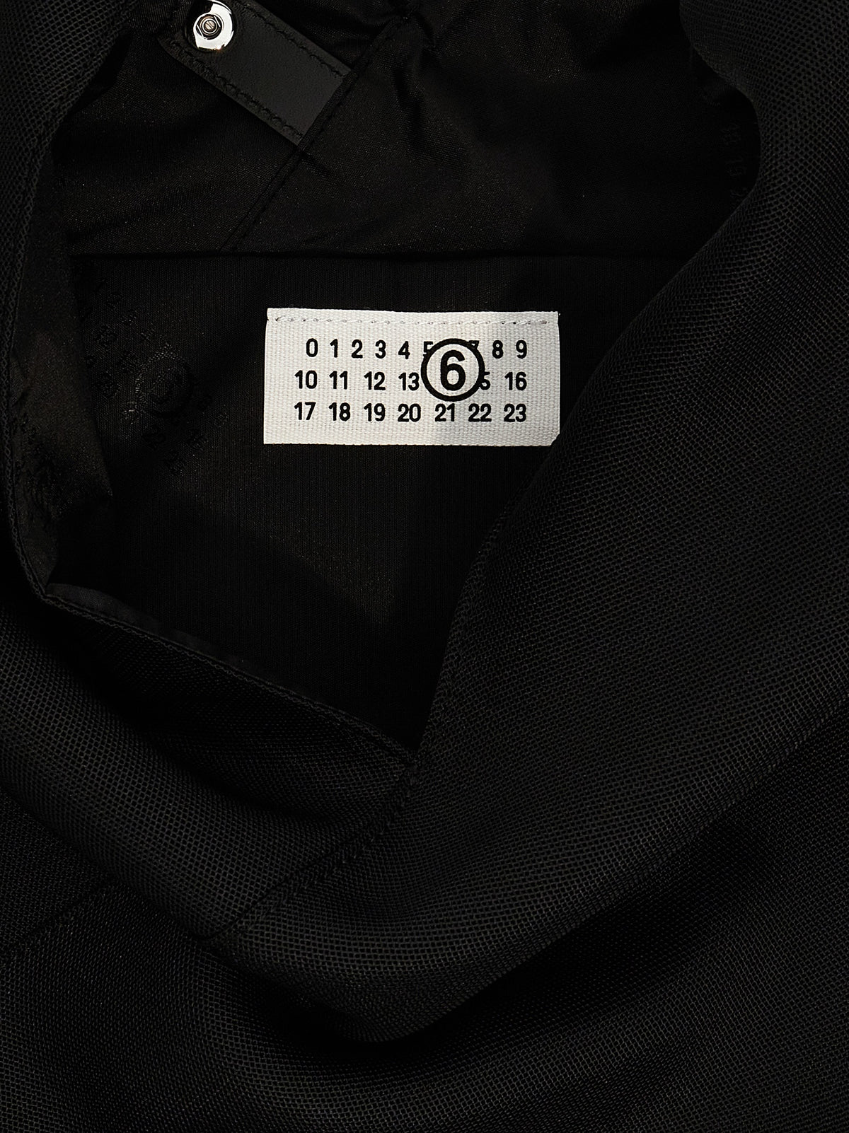 MM6 Maison Margiela Schwarze Schultertasche aus Polyester – Produktansicht 4 | Arca Lucia