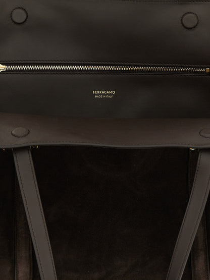 Ferragamo Braune Ziegenleder-Schultertasche
