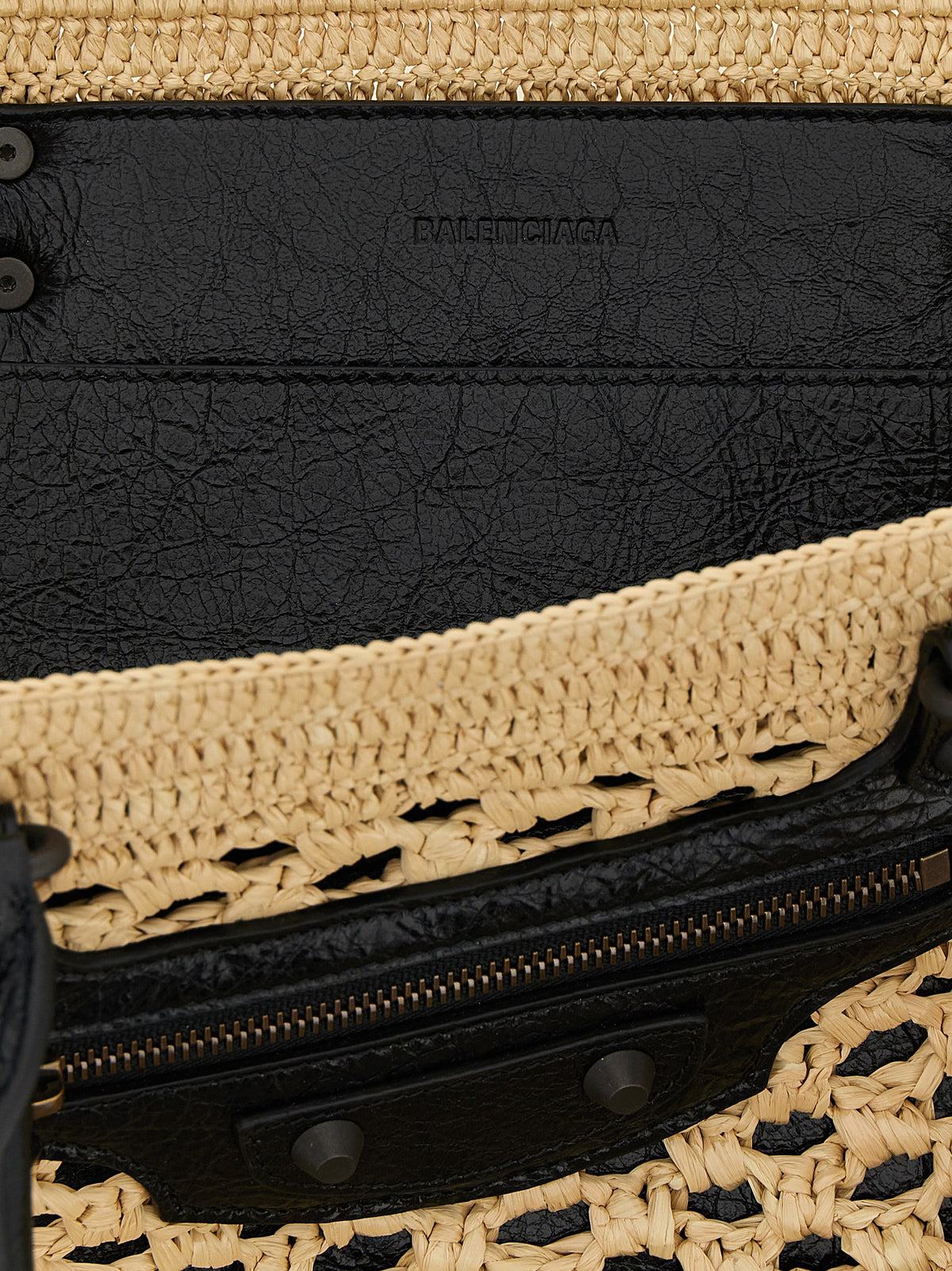 Balenciaga Schultertasche aus Leder in Beige