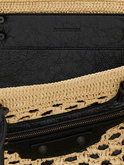 Balenciaga Schultertasche aus Leder in Beige