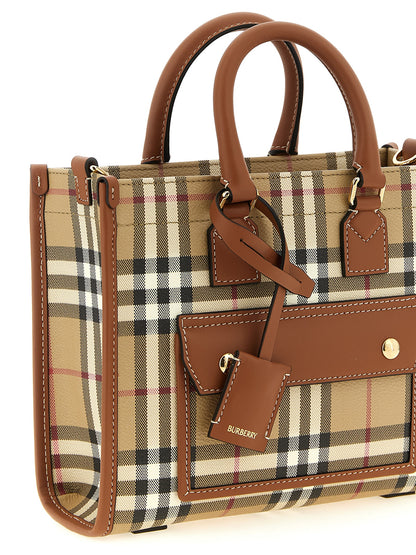 Burberry Beige Polyethylen-Tragetasche