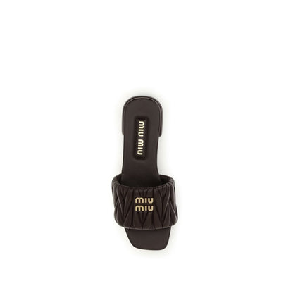 Miu Miu Braune Kalbsleder Bos Taurus Flache Sandalen