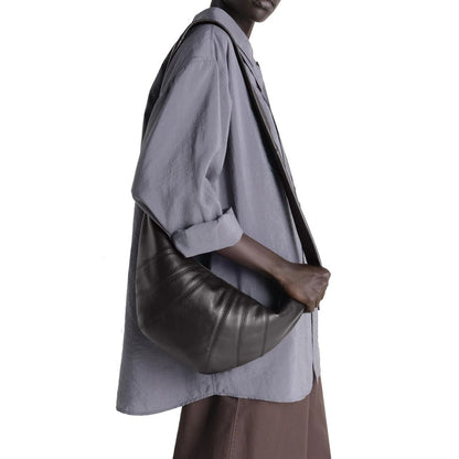 Lemaire Schultertasche aus braunem Lammleder