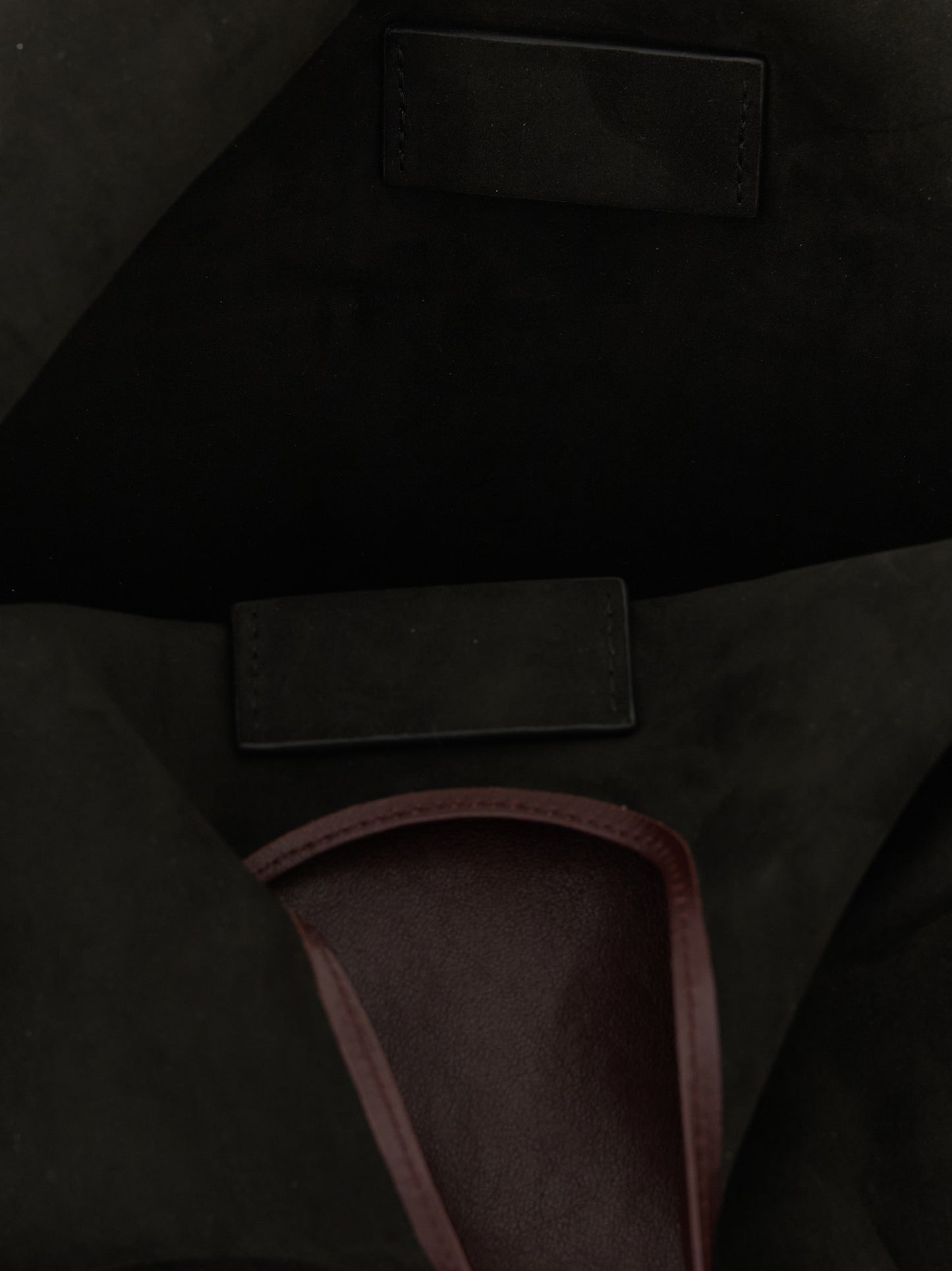 Maison Margiela Schultertasche aus bordeauxrotem Lammleder