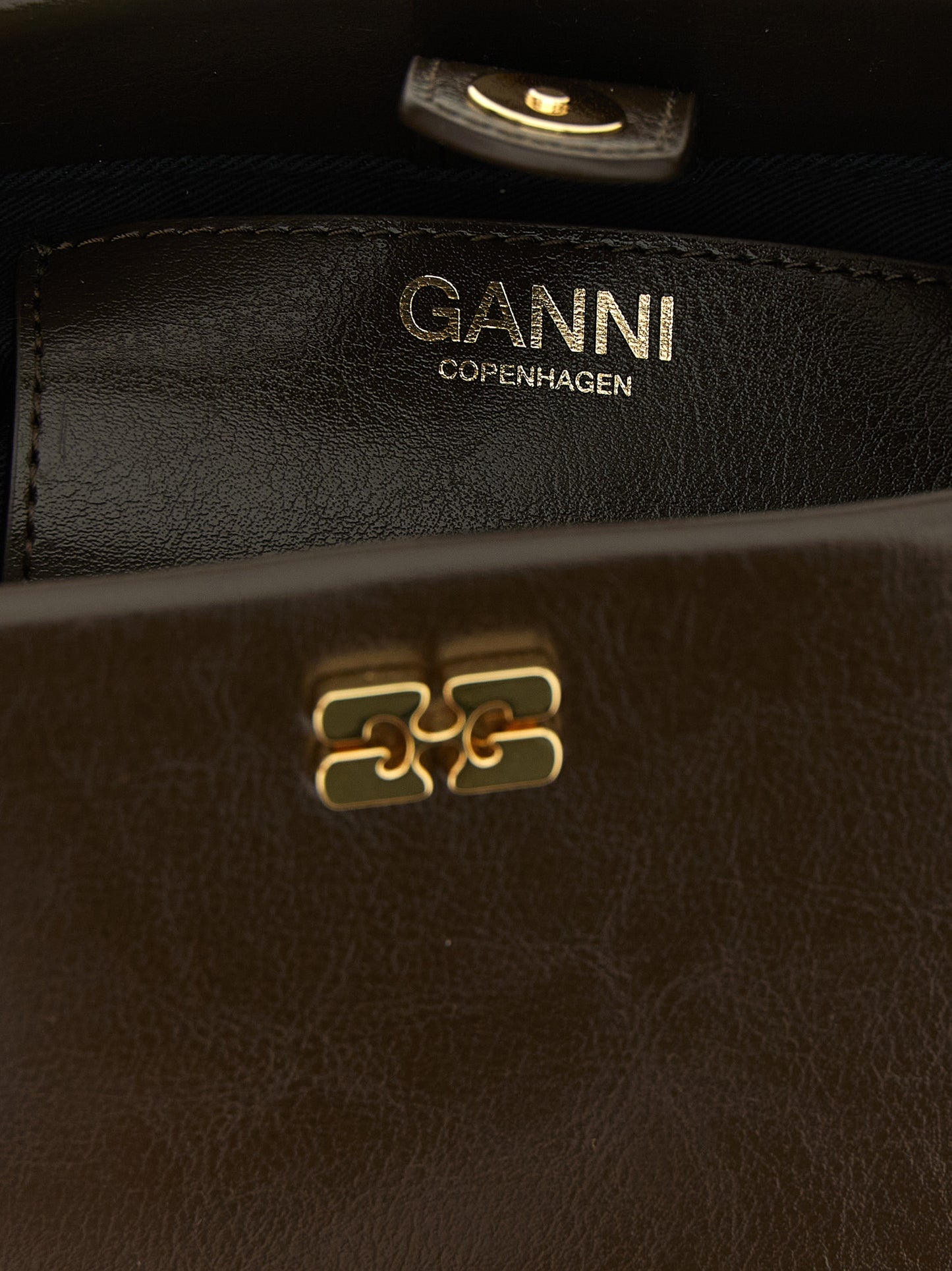 Ganni Braune Handtasche aus Polyethylen