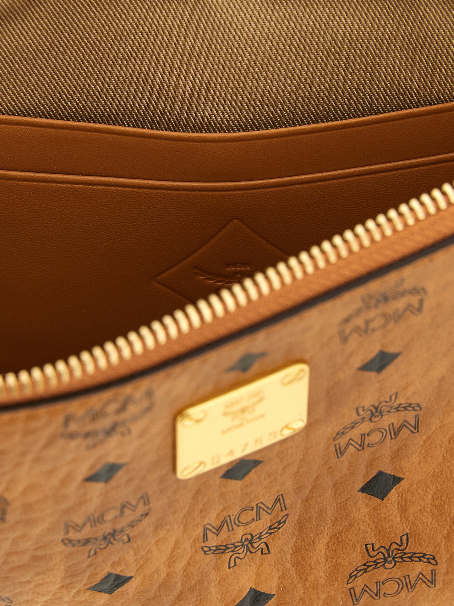 MCM Braune Clutch aus Polyurethan