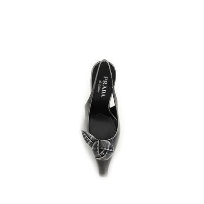 Prada Pumps aus Leder in Grau – Produktansicht 4 | Arca Lucia