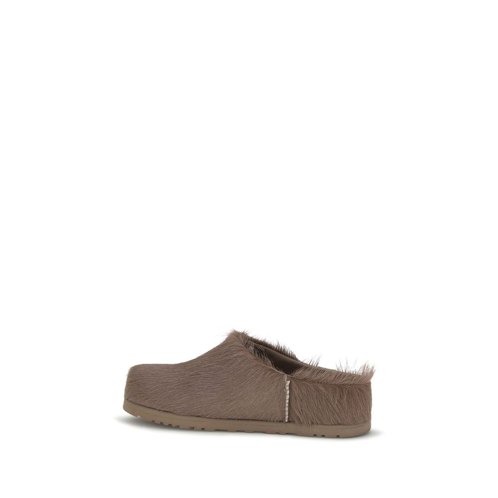 UGG Braune Nubukleder-Clogs – Produktansicht 3 | Arca Lucia