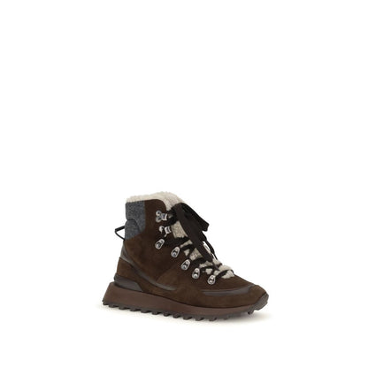 Stivaletti stringati in camoscio marrone di Brunello Cucinelli