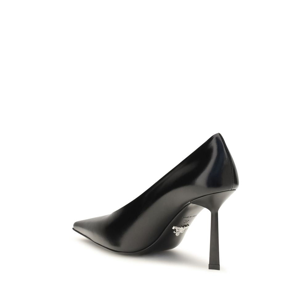 Prada Pumps aus Leder in Schwarz