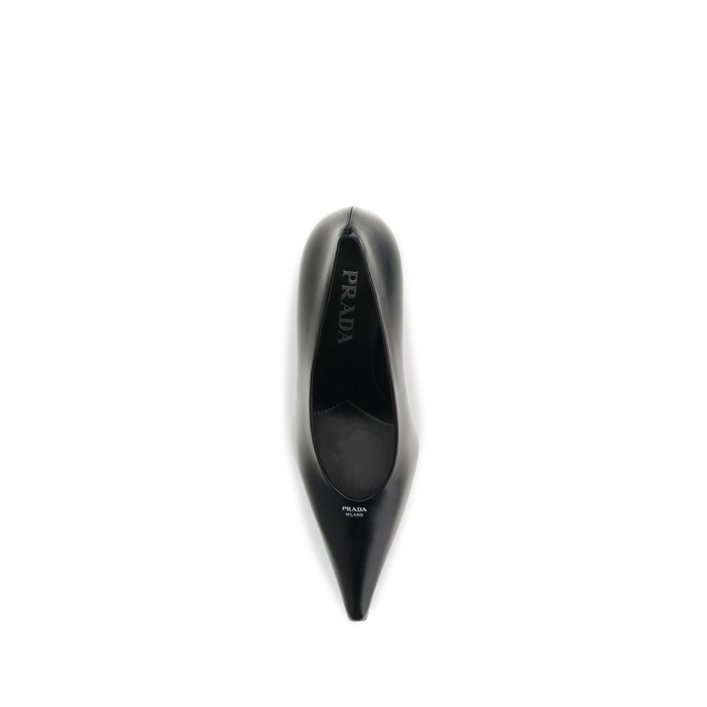 Prada Pumps aus Leder in Schwarz
