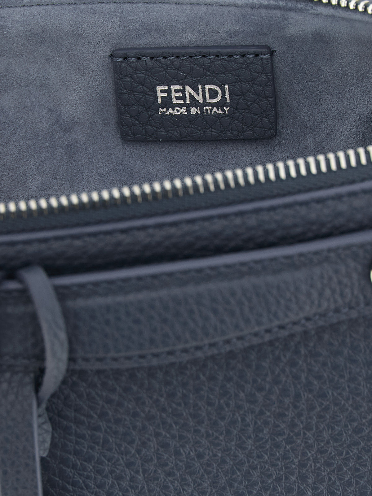 Fendi Clutch aus Leder in Blau
