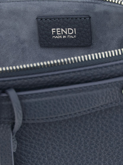 Fendi Clutch aus Leder in Blau