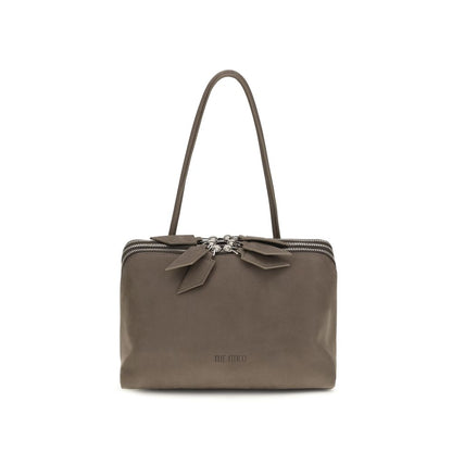 The Attico Schultertasche aus Lackleder in Grau