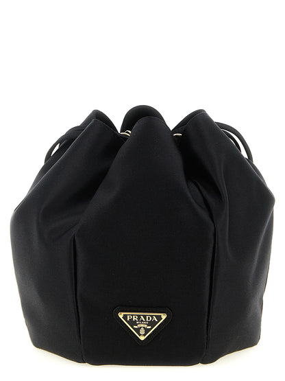 Prada Schultertasche aus Seide in Schwarz