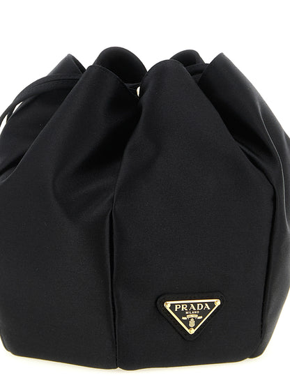 Prada Schultertasche aus Seide in Schwarz