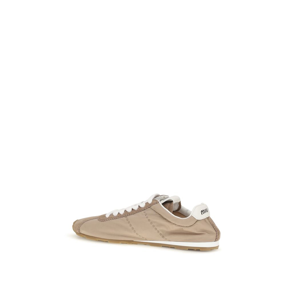 Miu Miu Sneaker aus Wildleder in Beige