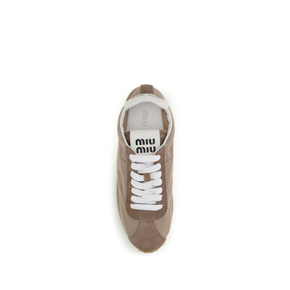 Miu Miu Sneaker aus Wildleder in Beige