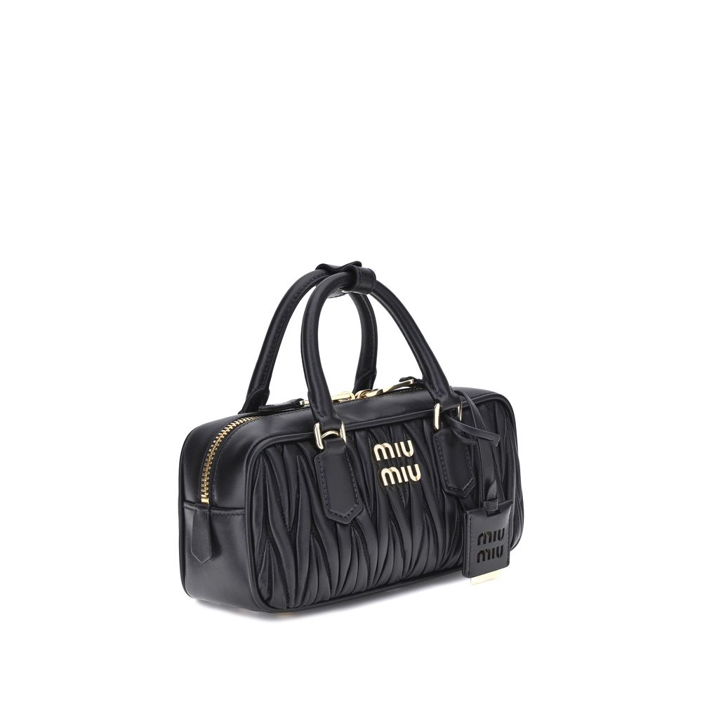 Miu Miu Handtasche aus Leder in Schwarz